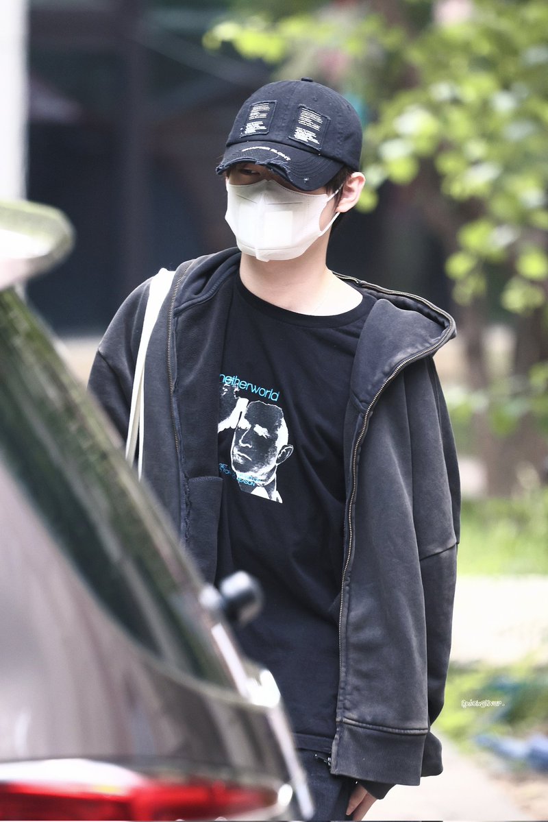 Quick3ilk's tweet photo. 260603 出宿舍
#chenle #천러 #NCTDREAM️ https://t.co/rcuVpUv5Fi