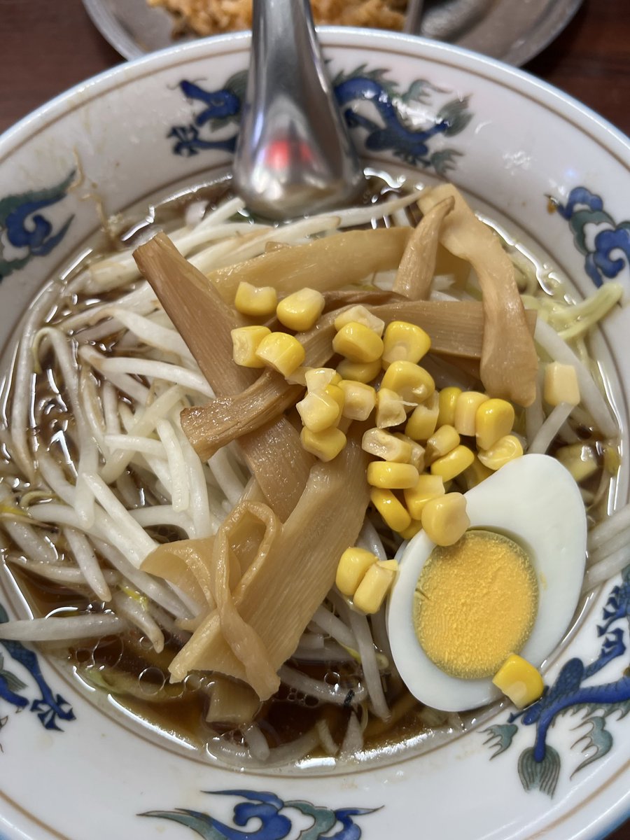 Polthm's tweet photo. メルシー もやしそば ポークライス
コレコレ、煮干し、油と醤油が絶妙に効いたスープをまとった麺が美味すぎるんですよ…
このスープによりもやしとコーンも極上料理に昇華
香ばしく焼き付けられたご飯も素晴らしい
この香りと味は家庭では無理だよなぁ
ほぼ完飲完食でご馳走様です
#メルシー #早稲田 https://t.co/7k49TSkCMb
