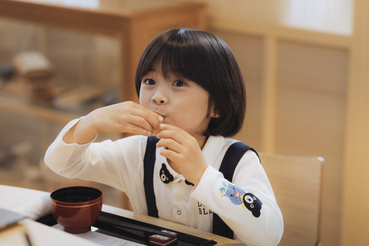 tokisushi_tbs's tweet photo. 🍣最終回・６月９日よる１０時🍣
火曜ドラマ〖 #時すでにおスシ!? 〗

✻*˸ꕤ*˸*⋆。✻*˸ꕤ*˸*⋆。✻*˸ꕤ*˸*⋆。

『ライオンの隠れ家』で
ライオン役を演じた #佐藤大空 が🦁

佐野史郎さん演じる立石船男の
孫役でサプライズで登場❣️

９話を見逃した方は…
是非TVerでご覧ください👀✨
https://t.co/KU5t12OhBb

#永作博美 #松山ケンイチ
#ファーストサマーウイカ
#中沢元紀 #山時聡真
#佐野史郎