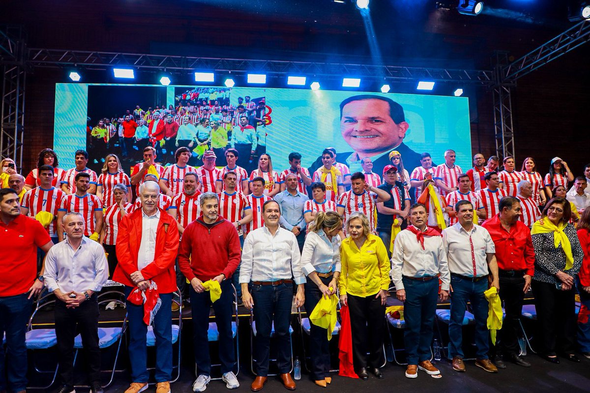 roacosta07's tweet photo. En su cierre de campaña, Arnaldo Samaniego apuntó al oficialismo, habló de un posible "voto castigo" en las internas y llamó a recuperar Asunción. El acto reunió a dirigentes y referentes de la disidencia colorada. https://t.co/a3YxAyVErQ