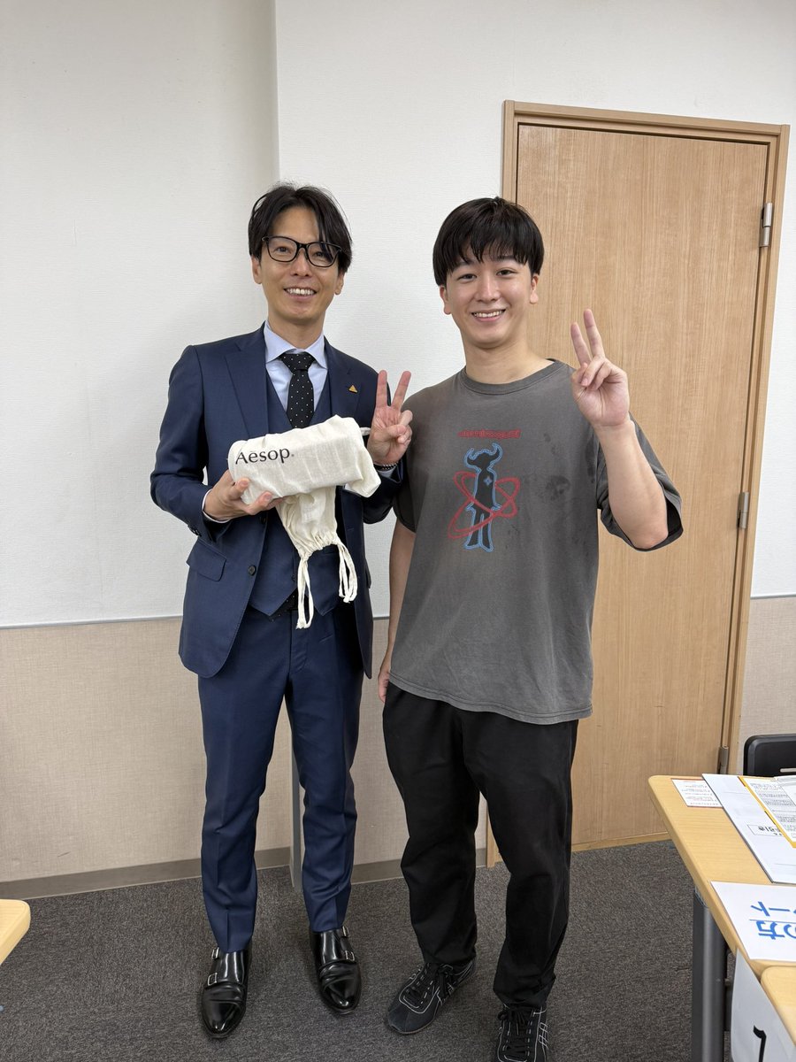 nagomi_kinmaku's tweet photo. 誕生日ですが、弊社の院長がアチーブ初受講なのでアシスタントに入ってる！

院長からプレゼント🎁いただき、幸せ爆発✨ https://t.co/j63Q8ahQzk
