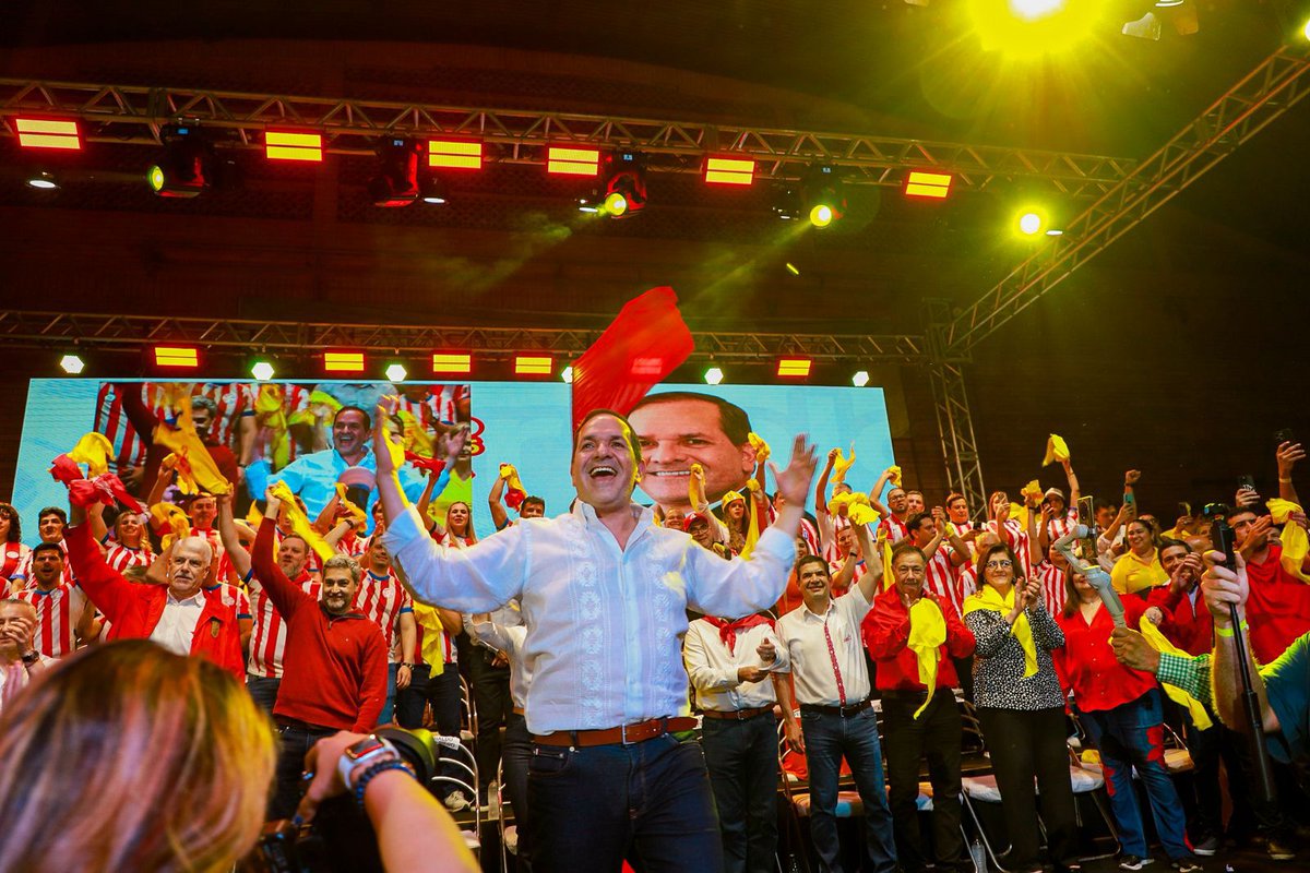 roacosta07's tweet photo. En su cierre de campaña, Arnaldo Samaniego apuntó al oficialismo, habló de un posible "voto castigo" en las internas y llamó a recuperar Asunción. El acto reunió a dirigentes y referentes de la disidencia colorada. https://t.co/a3YxAyVErQ
