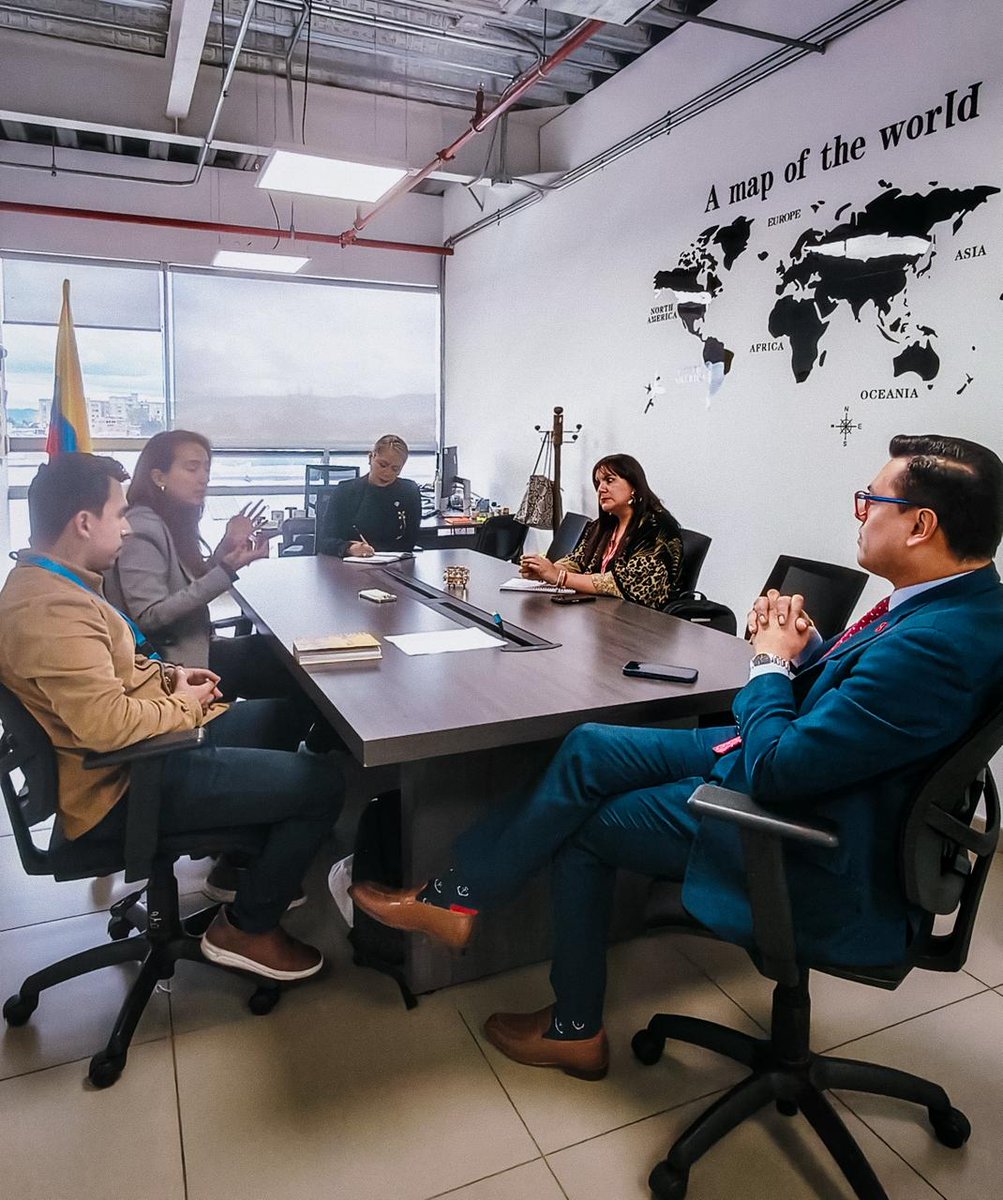 UnidadVictimas's tweet photo. 📍#Bogotá | Articulamos esfuerzos con Colpensiones para acercar a las víctimas a los Beneficios Económicos Periódicos (BEPS), una alternativa de ahorro flexible que brinda protección económica para la vejez, incentivos al ahorro y respaldo para sus proyectos de vida. https://t.co/EJaRLf6lny