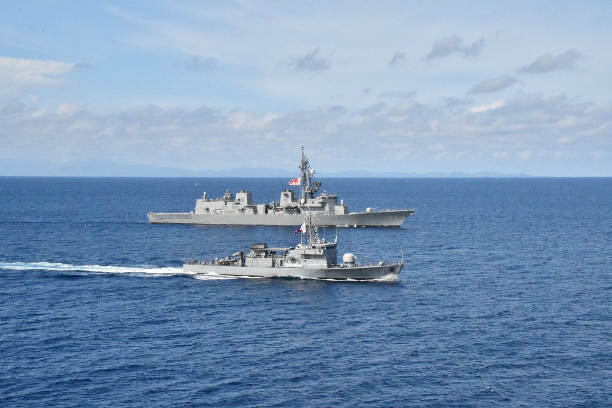 JMSDF_PAO's tweet photo. 🇯🇵⚓🇵🇭
6月1日、令和８年度インド太平洋面派遣（#IPD26）従事中の護衛艦 #いかづち は、フィリピン海軍(@Philippine_Navy) 哨戒艦アルテミオ・リカルテと共同訓練を実施しました。
本訓練を通じ、海上自衛隊の戦術技量の向上及びフィリピン海軍との相互運用性の向上を図ることができました。 https://t.co/rna7KFtpyZ