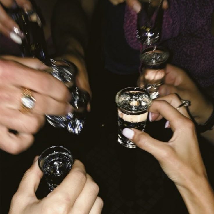 sillyclooown's tweet photo. SOCIAL MEDIA AU: funnybunny 🥂 | #tadc #funnybunny 

Donde Pomni y Jax son amigos desde hace muchos años, sin embargo, una salida de tragos y baile con amigos logran desatar una tensión oculta que explota entre sábanas y una noche de la que arrepentirse... ¿O no? https://t.co/gwk5TaIwhI