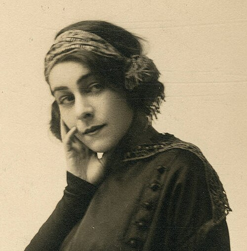 arm_hist's tweet photo. Actress Alla Nazimova was born OTD, 1879. She became famous for starring in War Brides (1915) during the WWI Era. https://t.co/mCLdF3bX8v