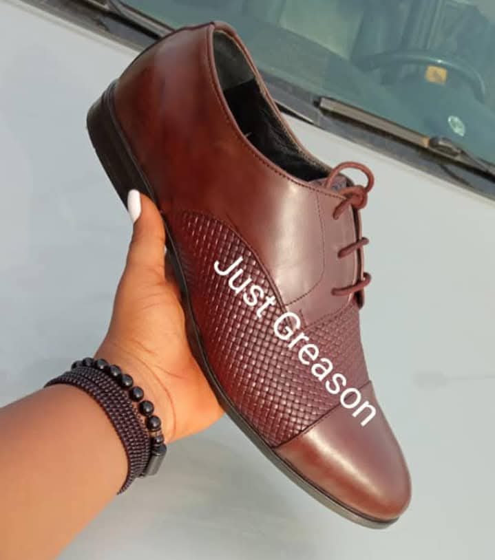 obizzles's tweet photo. Dear Twitter,
I’m not asking for freebies.
I’m only asking you to patronize a hardworking woman's business🙏
I make handmade shoes, and I’m using the profits to fund the 2nd/final stage of my son’s correctional surgery.
One order can truly change our story ❤️

#MumOnAMission https://t.co/z4qSoI6MN5