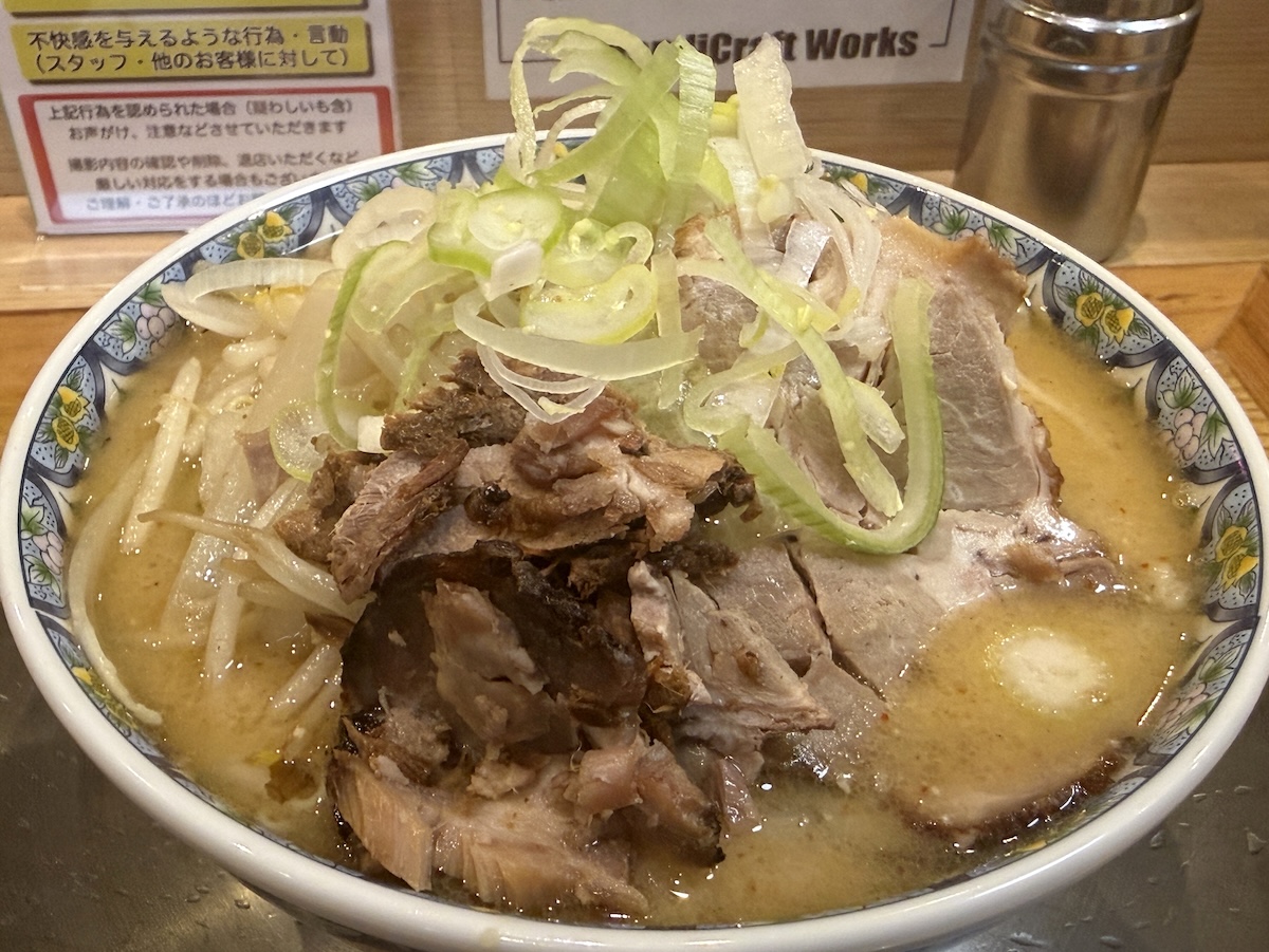 ramentry's tweet photo. 新店ハンターいけ麺氏の連載😎
「新店部門受賞有力候補」

今回は埼玉ーー‼️

新潟県上越市の名店『食堂ミサ 』が八潮に！
あの味噌ラーメンが食べられる😍

『舎鈴』『次念序』店長の独立店
オールド家系型から濃厚家系型へと変貌する一杯？

ほか、実力派店主の新店も！

https://t.co/2lUpOE9Gwt https://t.co/GWxc9aF1ty