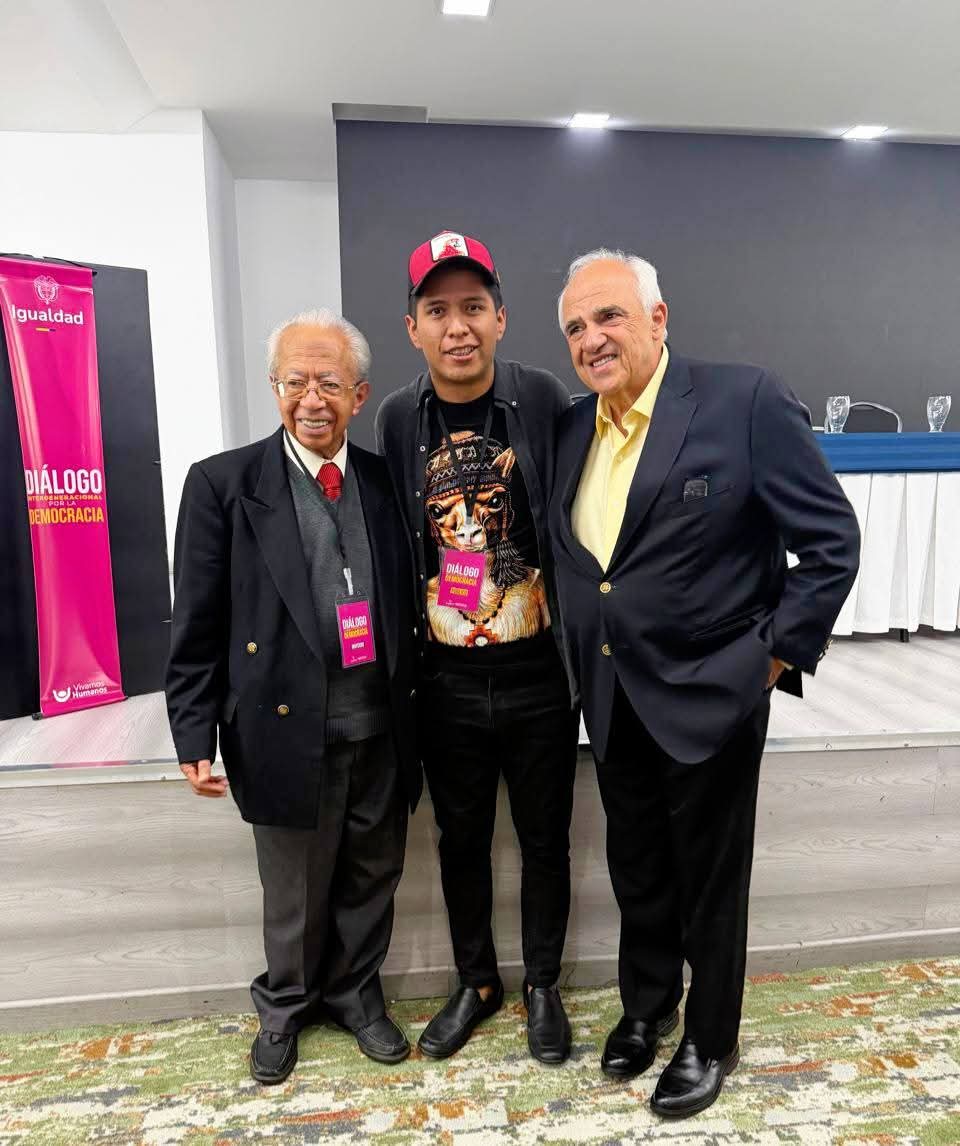 AndronicoRod's tweet photo. Fue un momento singular para aprender, entender e intercambiar ideas en la reunión “Diálogo Intergeneracional”, junto a Ernesto Samper; Alfredo Beltrán Sierra, expresidente de la Corte Constitucional, 
(1/2) https://t.co/2b2R0DAdAq