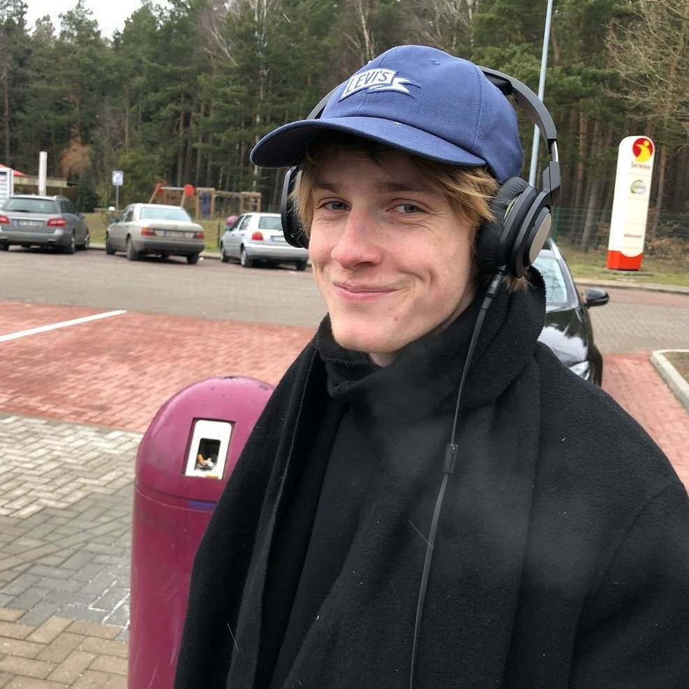 CINEMA505's tweet photo. Louis Hofmann completa 29 anos. https://t.co/AWlOZheHR2