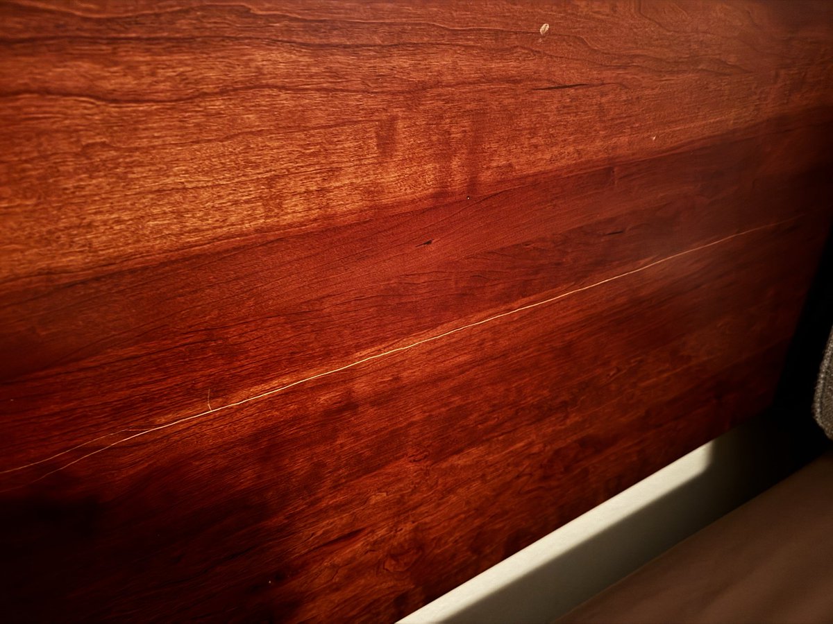 ErinFlave's tweet photo. @AllMySonsMoving We had a move in Wesley Chapel Florida. Our king bed and dresser valued at over 6,000 combined were damaged due to your negligence. You have the audacity to offer us $220. Our headbord is cracked down the center and dresser is completely split across. https://t.co/0kTFcr6ijA