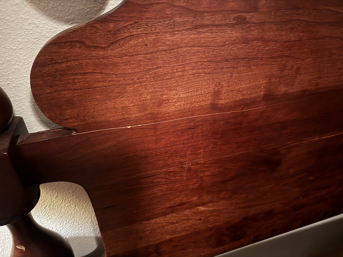 ErinFlave's tweet photo. @AllMySonsMoving We had a move in Wesley Chapel Florida. Our king bed and dresser valued at over 6,000 combined were damaged due to your negligence. You have the audacity to offer us $220. Our headbord is cracked down the center and dresser is completely split across. https://t.co/0kTFcr6ijA