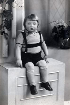 AuschwitzMuseum's tweet photo. 3 June 1933 | Dutch Jewish boy, Isaäc Troeder, was born in Amsterdam.

He was deported to #Auschwitz from #Westerbork in September 1942. He was murdered in a gas chamber after arrival selection. https://t.co/2VoUa61vTp