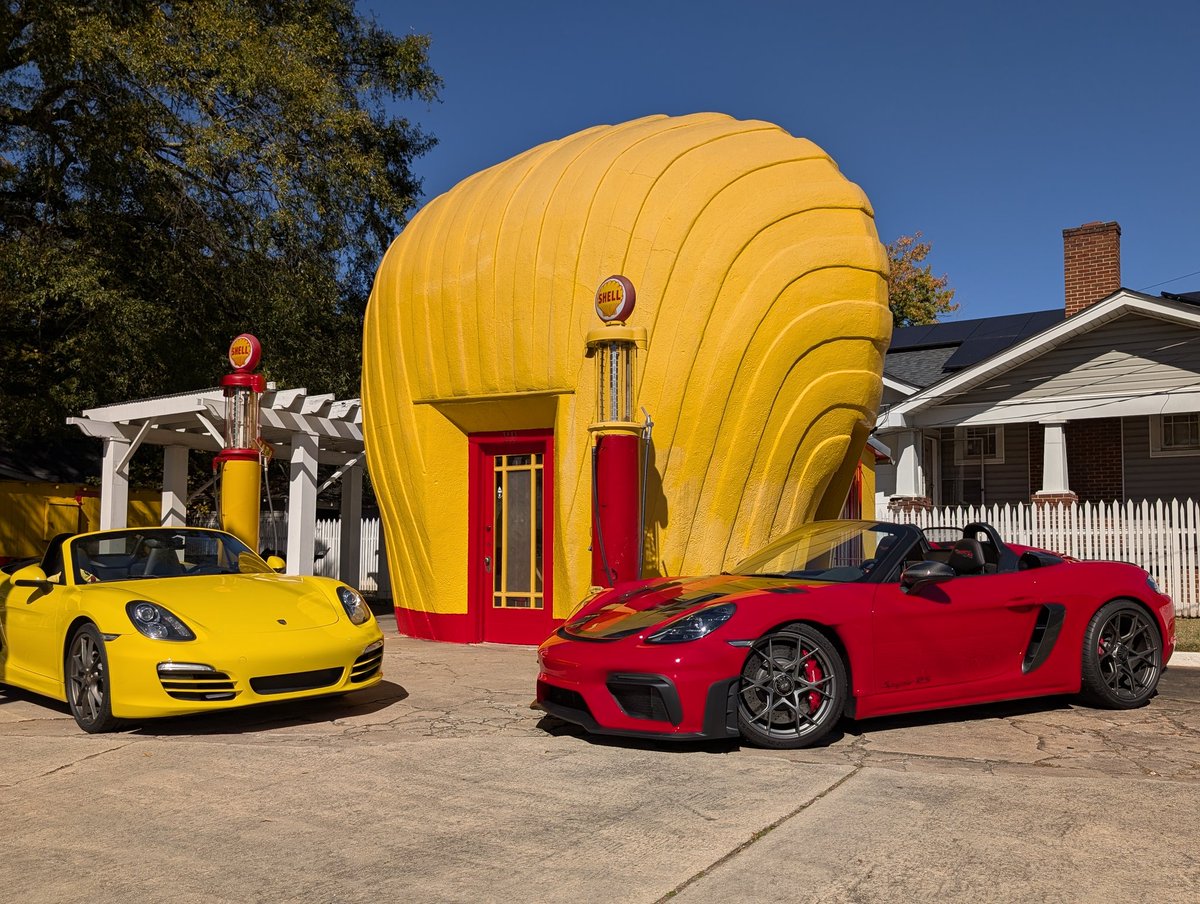 hubrisdog's tweet photo. @boring_cars Great car photo spot! https://t.co/9ZXhwdYyym