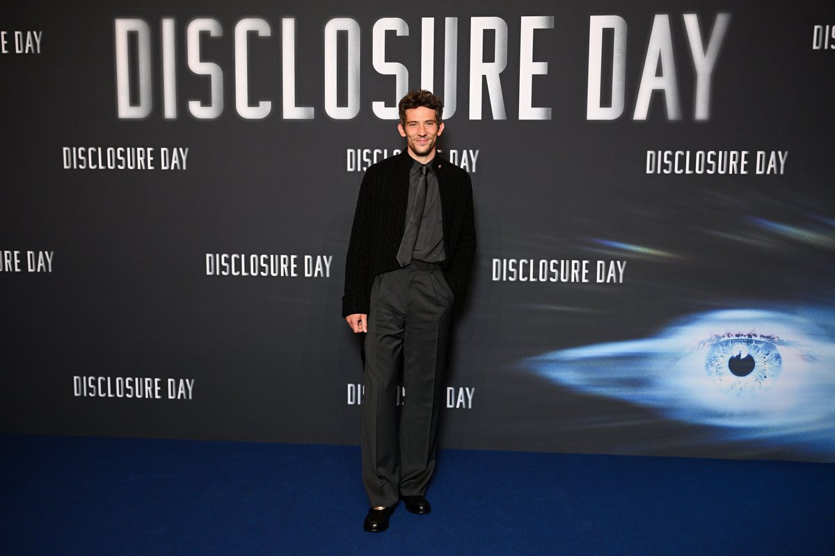 disclosureday's tweet photo. Bonjour from the Disclosure Day premiere in Paris.  🇫🇷 See it in theaters June 12 - get tickets now: https://t.co/UIb6XQwSC8 https://t.co/EYQvdPqlzy
