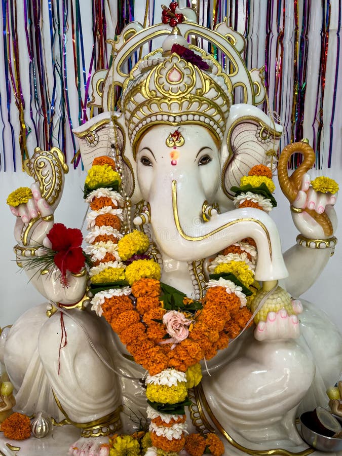 SatishR98081062's tweet photo. श्री गणेश वंदन!🙏🚩
विघ्नेश्वराय वरदाय सुरप्रियाय, लम्बोदराय सकलाय जगद्धिताय। नागाननाय श्रुतियज्ञविभूषिताय, गौरीसुताय गणनाथ नमो नमस्ते॥
जय गणेश जी अपनी कृपा दृष्टि बनाए रखना सभी भक्तों पर। 
🚩🙏ॐ गं गणपतये नमः 🙏 🚩 
#GodMorningWednesday
#Cocktail2 https://t.co/4BL8E42kTJ