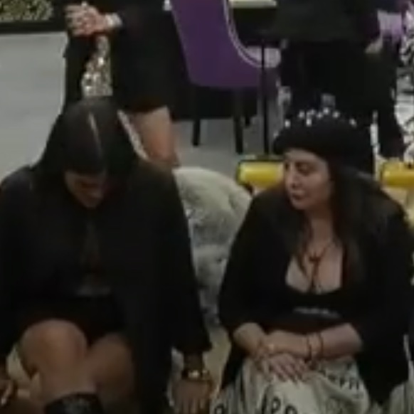 Swerguson's tweet photo. @Stinkfist3019 Jajaja luana disimulando la risa es lo más jaja  … #granHermano https://t.co/LEkZHqEETM
