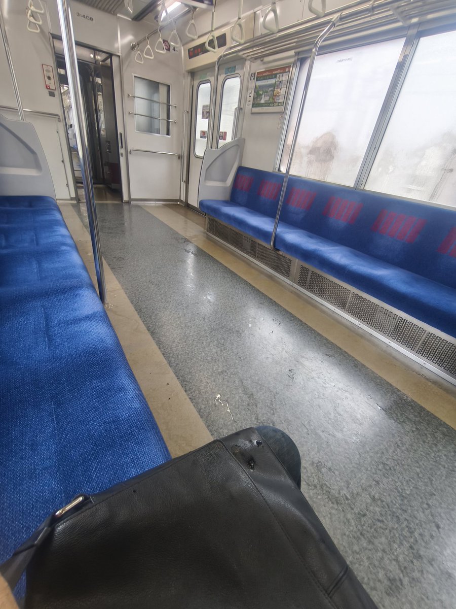 sacoste's tweet photo. 午前10時
東京都内の電車なう https://t.co/I8Pmx8IaXM