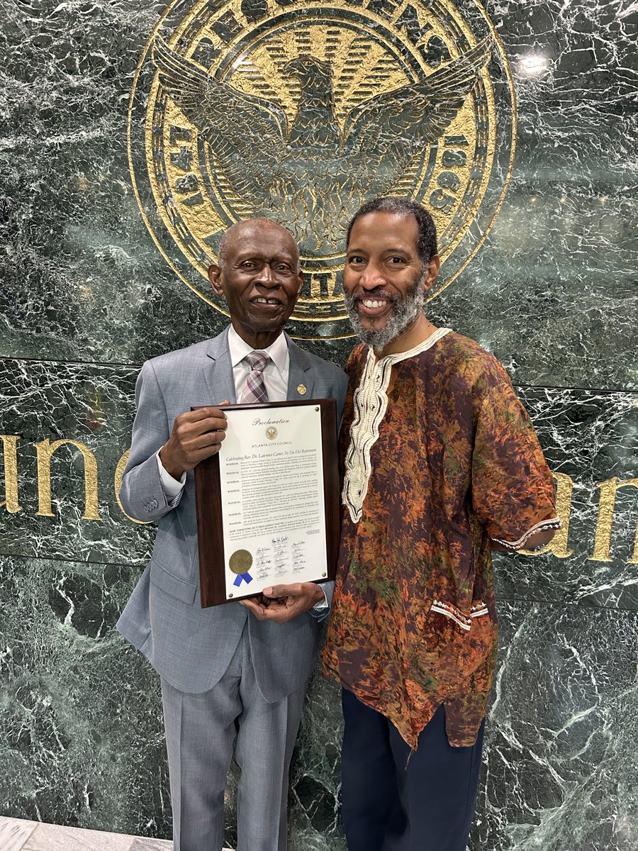 AyizeS's tweet photo. Hallelujah! #ItWasAGoodDay or 3-days😉! Being able to experience the #MagicMoment with my @morehouse #BigBro @ImarHutchins! And catch a #FamilyFlic! & experience another #MagicMoment with Dean Carter! & be able 2 rub elbows with Bro Pres. @FDuBoisBowman made it truly #AGoodDay😉! https://t.co/b7EphnMFEv