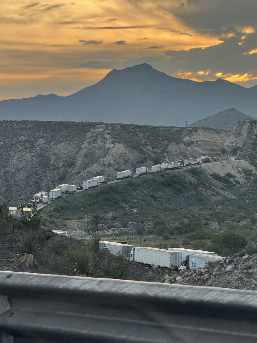 Tomas_VTR's tweet photo. @autopistasalmty la libre y autopista parado ! https://t.co/Kpg0ZpjAVb