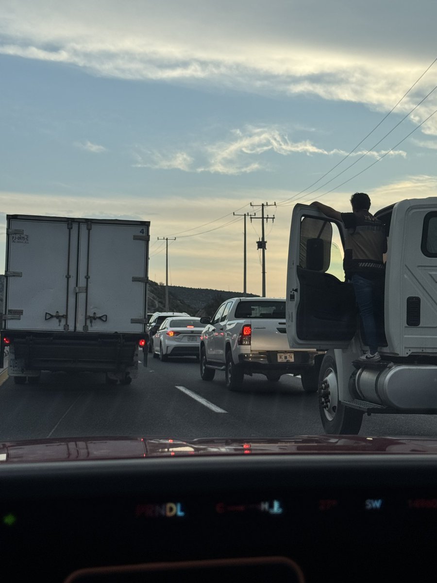 Tomas_VTR's tweet photo. @autopistasalmty la libre y autopista parado ! https://t.co/Kpg0ZpjAVb