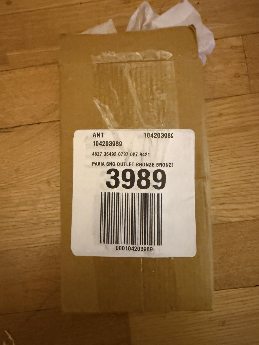 hillel's tweet photo. Hey @Anthropologie This is the third time you've sent me a toggle switch cover instead of an outlet cover. Could it be because one side of the box says outlet &amp; the other has a picture of a toggle? Is there any way to fix this before i return it and try for a fourth time? https://t.co/EIekCFacvI