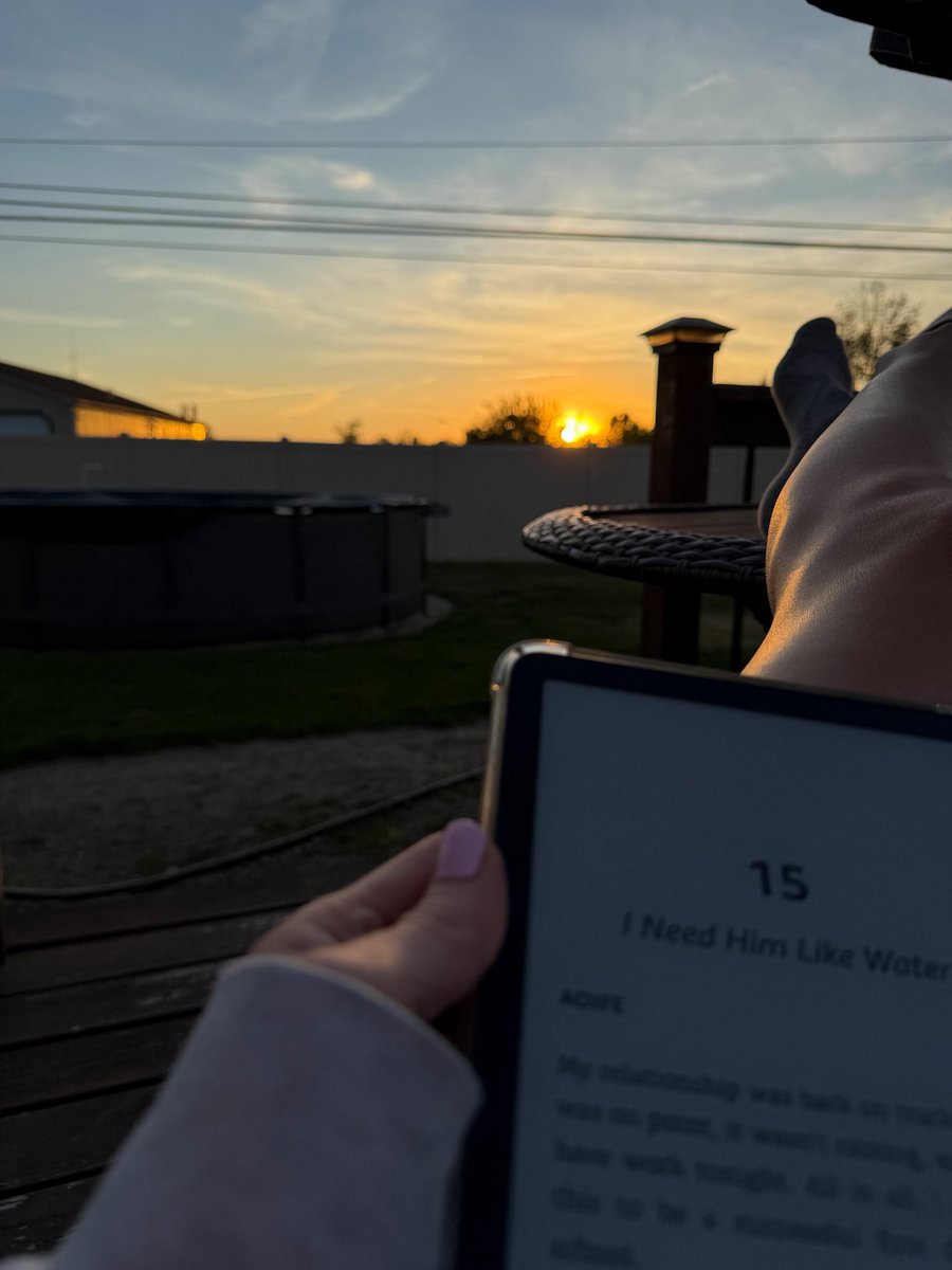 _smwagoner's tweet photo. One of my favorite things about summer is ending the day on the back deck with a good book after the kids are tucked in. 🌅📖 https://t.co/QXfcjL9abm