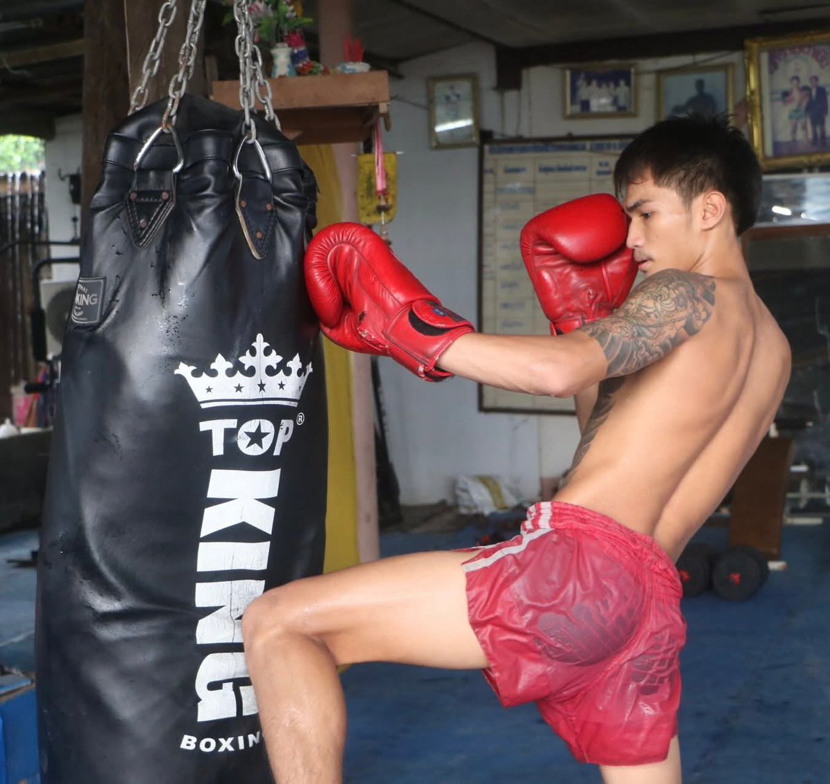 za2186's tweet photo. กางเกงเปียกๆ🥊 https://t.co/EXfdO8YKJX
