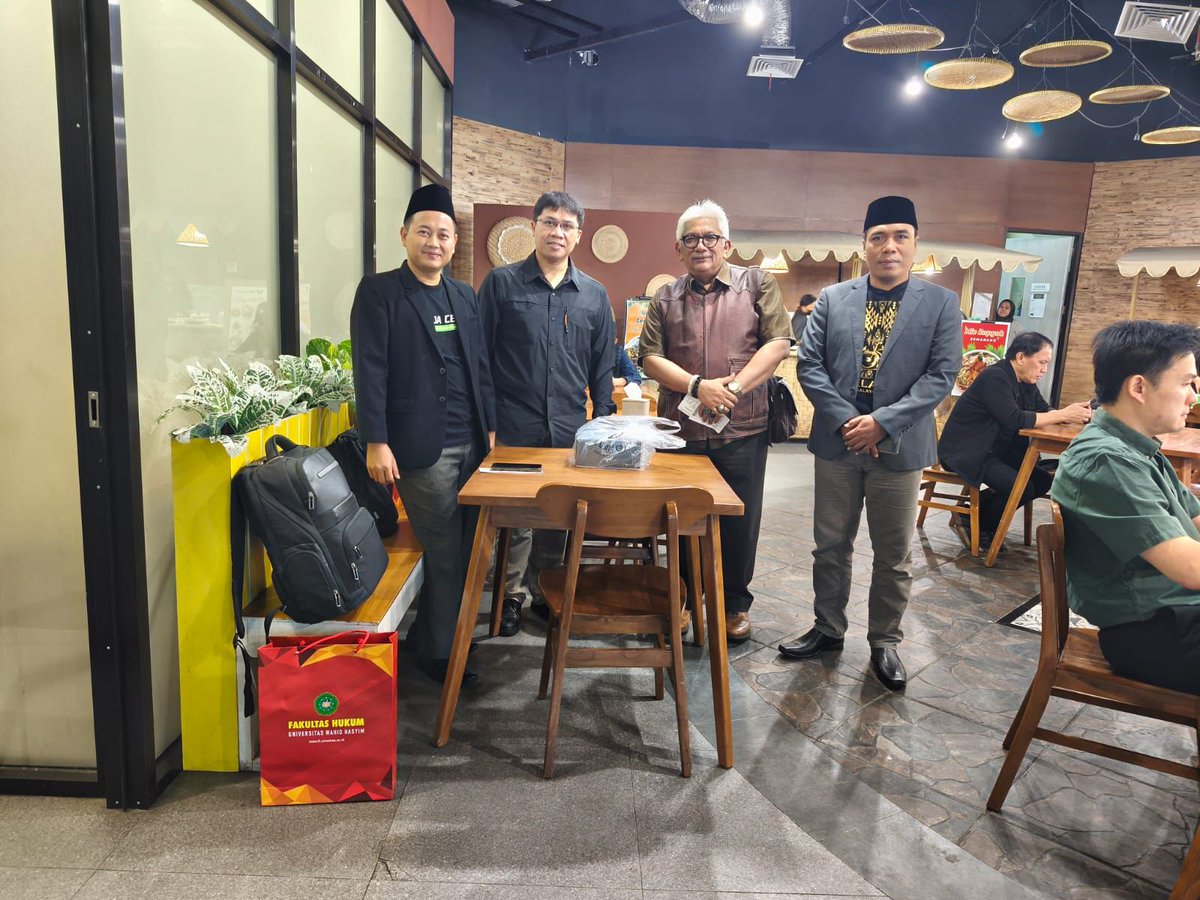 kata_dhoni's tweet photo. AL MH Unwahas Semarang https://t.co/OgMRy6CgHb