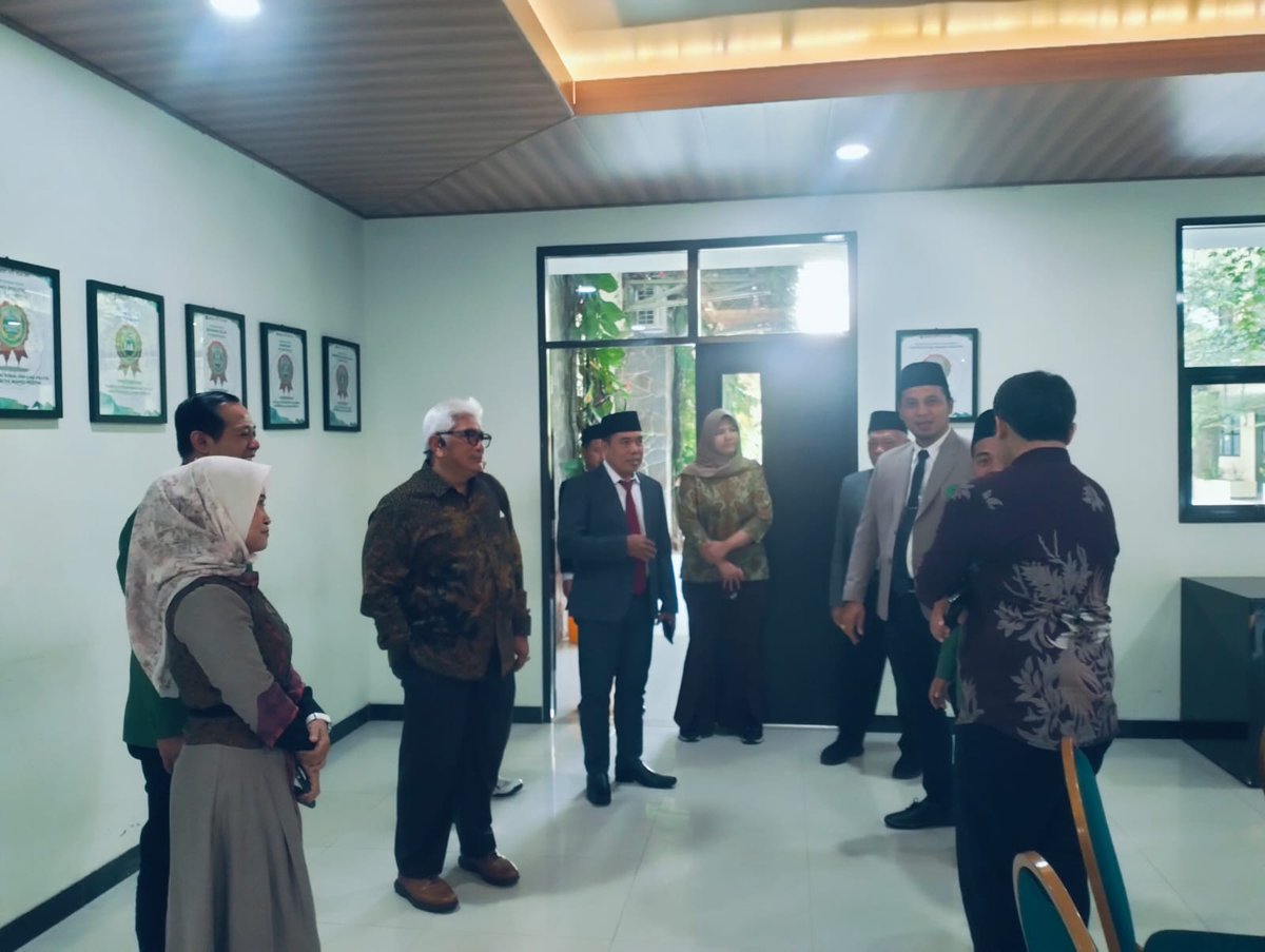 kata_dhoni's tweet photo. AL MH Unwahas Semarang https://t.co/OgMRy6CgHb