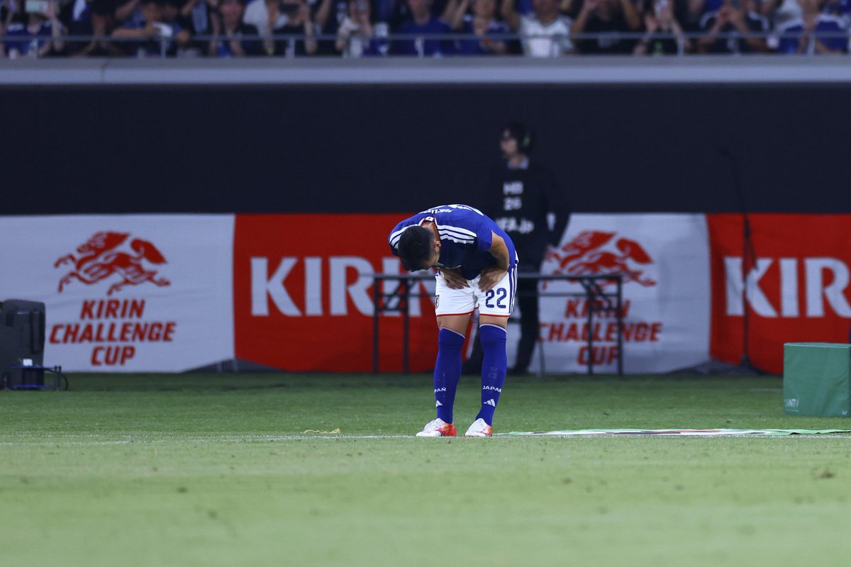 MayaYoshida3's tweet photo. 文章だけではこの感謝の気持ちを表現しきれないです。
これからも日本サッカーにこの感謝の気持ちを還元していきたいです。みんな、ほんっっっっとうにありがとう🇯🇵
そして頑張れ日本代表たち！#最高の景色を https://t.co/eXvk1hD0oS