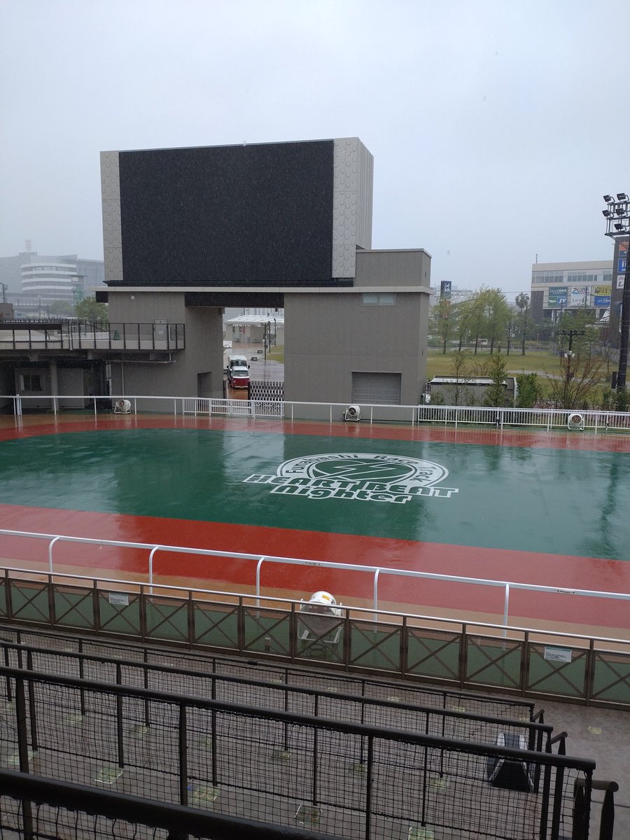 naritatsukemono's tweet photo. おはようございます
船橋競馬場　
雨　気を付けて
ご来場お待ち致しております
本日も　宜しくお願い致します https://t.co/Rv2tXp0qDj
