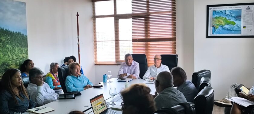 embacuba_repdom's tweet photo. #Cuba🇨🇺 y #RepúblicaDominicana🇩🇴 sostienen intercambio técnico sobre resiliencia climática y riesgos de gestión en sectores estratégicos.

Próximos a la celebración del Día Mundial del #MedioAmbiente, ambos países ratificaron voluntad de fortalecer vínculos en estás materias. https://t.co/MBhJ5hR9TU