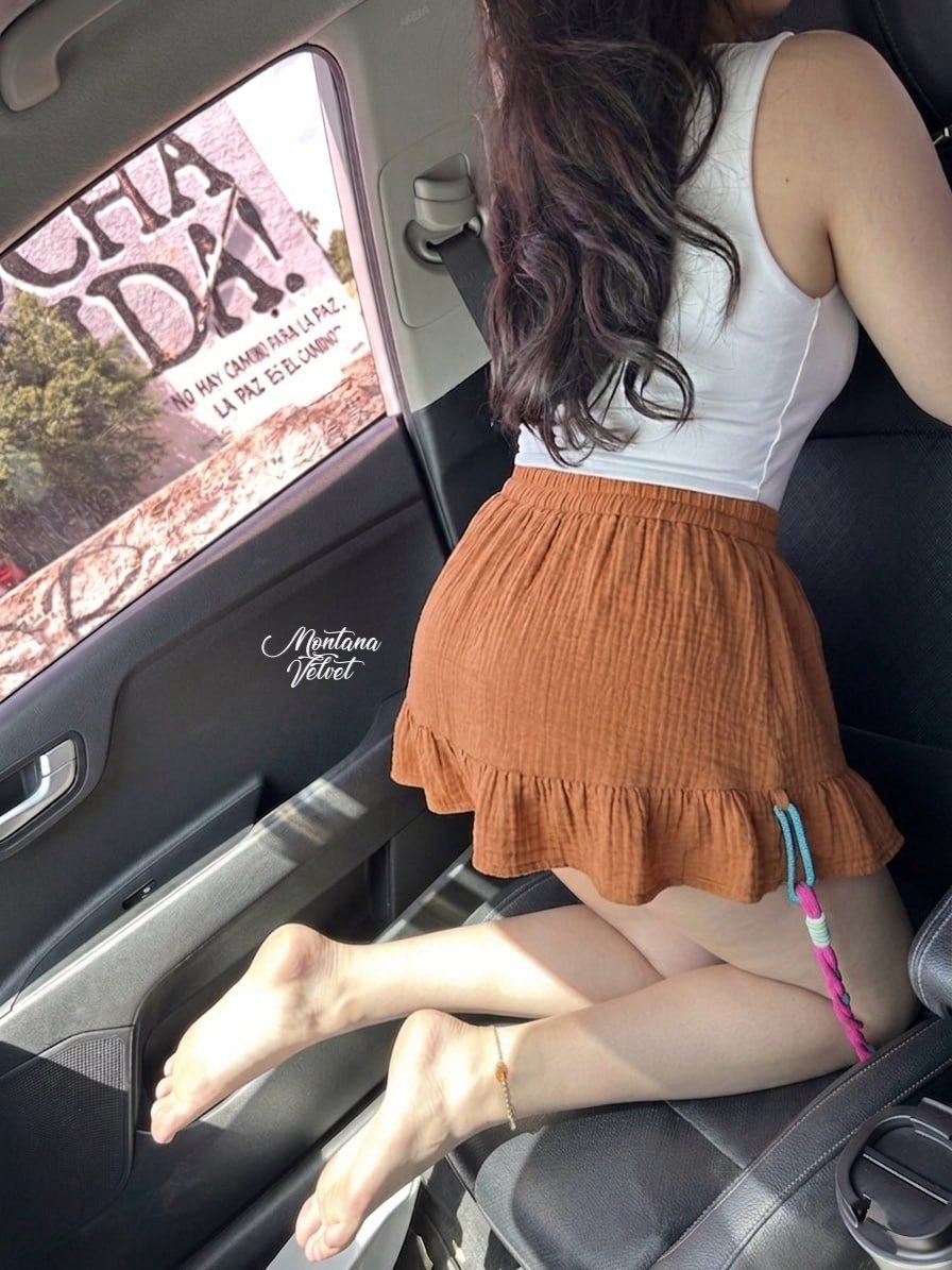 elfootografo's tweet photo. Un pequeño paseo con Aitana en el carro. Ella andaba con sandalias 🩴 pero al subirse se puso cómoda y anduvo descalza todo el viaje dejando ver sus hermosos pies

https://t.co/PwvUg89dKb 

#pies #piesbonitos #footmodel 
#withoutshoes #teamprettyfeet #elfootografo https://t.co/b52BuzQaEM