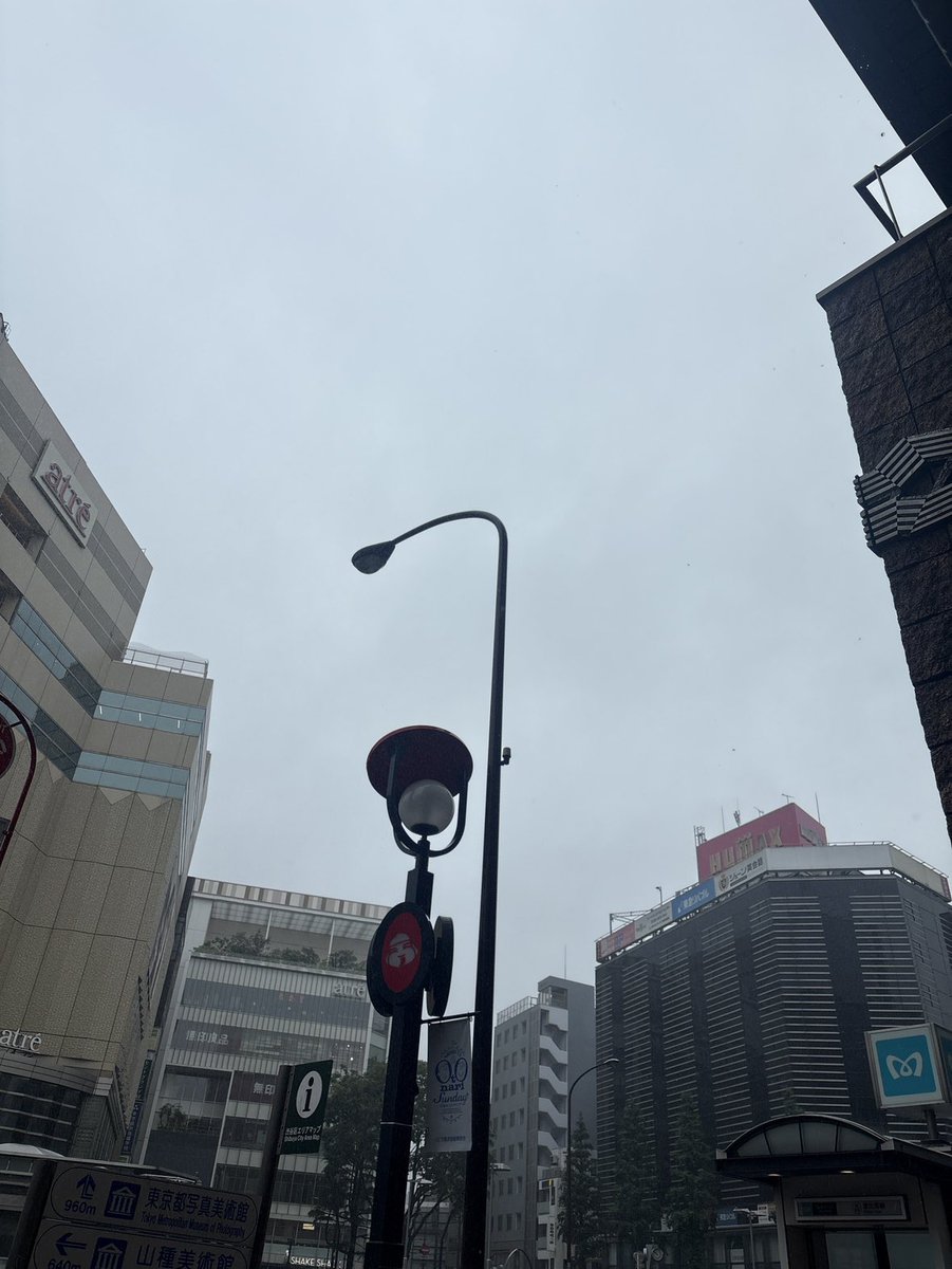 Creators_st's tweet photo. クリステ編集部が10:10をお知らせします。
恵比寿は台風🌀今日はリモート多めです。
やむにやまれずびっしゃびしゃで出勤した皆様偉すぎます、今日は自分を褒めて良しです！
本日もどうぞよろしくお願いします。
退社時間には雨あがってるといいな。
 #企業公式が朝の挨拶を言い合う https://t.co/t8OkdpHAzv