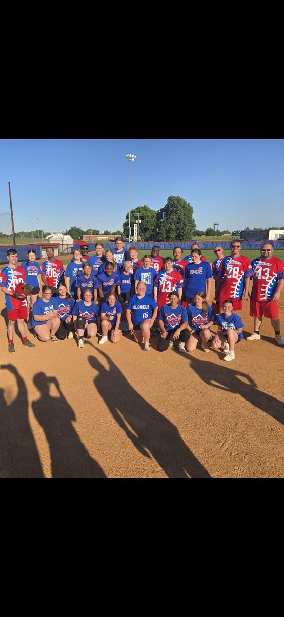 AlondraRod21's tweet photo. What an AWESOME game vs Christian County EAGLES Special Olympics Team 🥎They came to play and even stole our fans, 😆 They did great. And we all had Blast.
#Autismspeaks #SPECIALOLYMPICS https://t.co/XPuwirF2AP