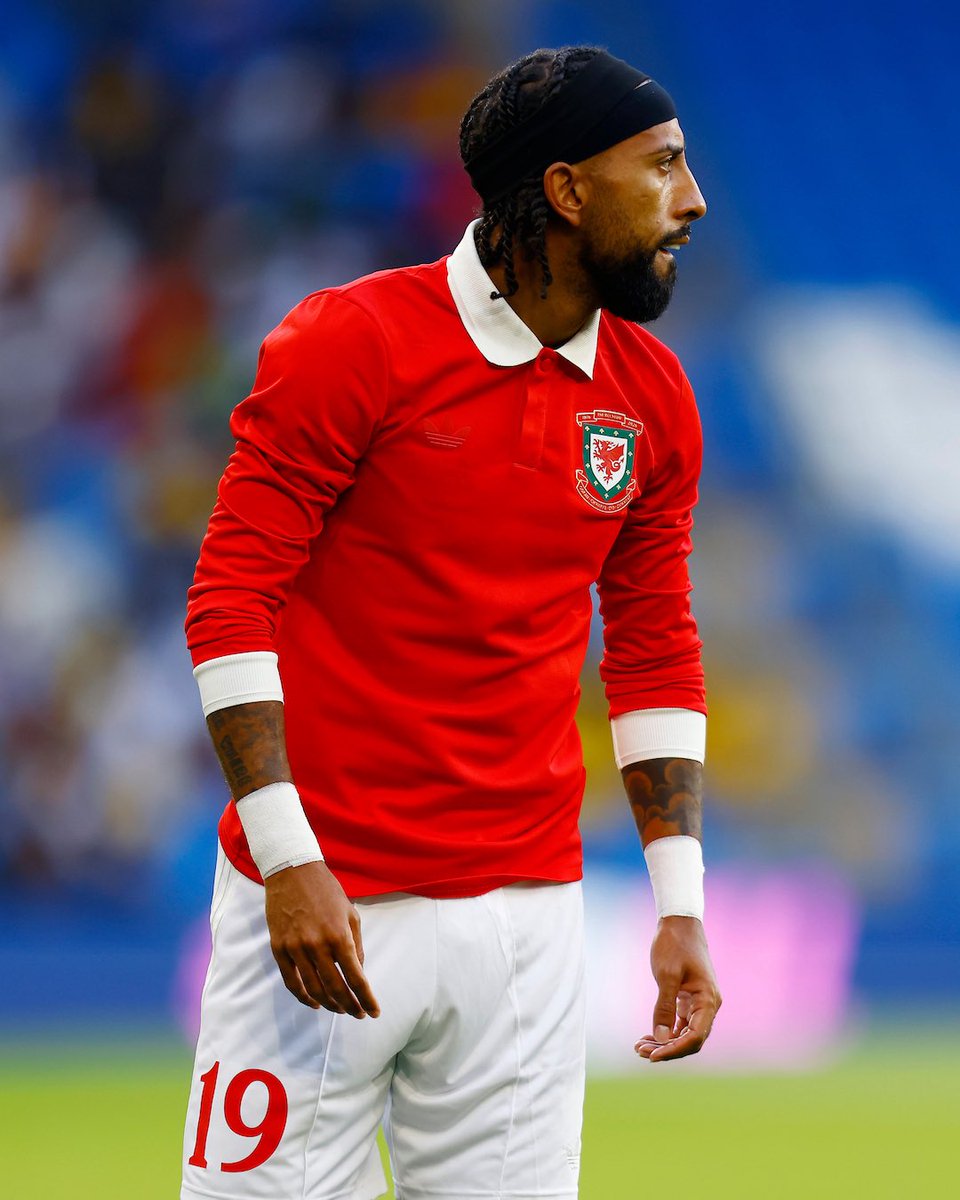 DataFutebol's tweet photo. A camisa que o País de Gales usou no amistoso contra Gana.

🤩🏴󠁧󠁢󠁷󠁬󠁳󠁿 https://t.co/NexP9GGECC
