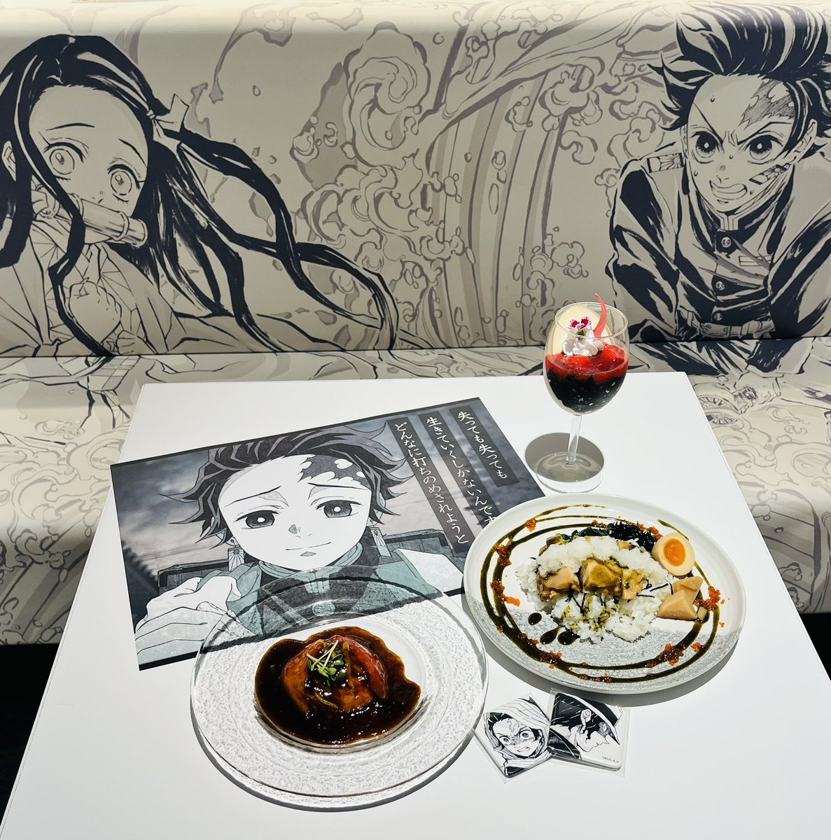 ufotable_dining's tweet photo. 【ufotable DINING】

ufotableDININGでは只今、シリーズ全編再放送 Dialogue Collection DINING -台詞を集めるダイニング-第二期を開催中です！

こちらの写真は壱ノコースより前菜、メインデザートになります。

ご予約、ご来店おまちしております！ https://t.co/4xTILbEBtc