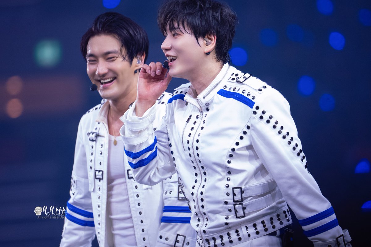 yyyankkk's tweet photo. Today’s Cho Kyuhyun,
with Siwon tagging along 😆
Such a lovely moment 

Adorable Kyuhyun before the penguin dance 😆
He knows we’re all onto how cute he is 🩵🩵🩵🩵

20260404 SJ Core 

🩵🩵

@GaemGyu 

#규현 #조규현 #슈퍼주니어 #KyuHyun #圭賢 #ss10 #SJCORE https://t.co/00DMBnXKsM