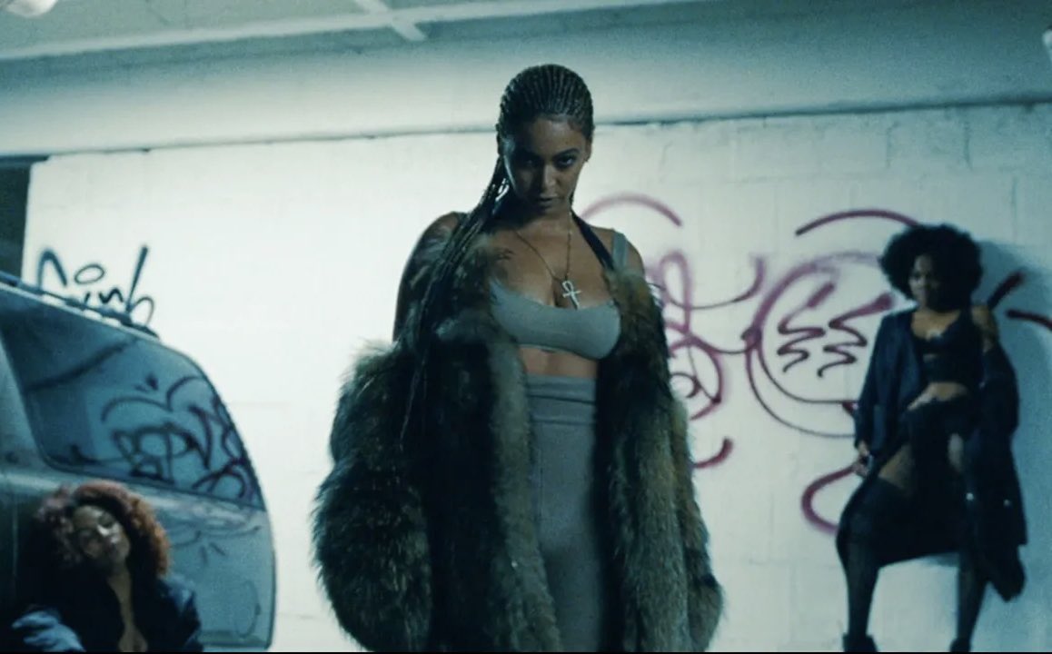 boudoir_du_bey's tweet photo. Beyoncé for DON’T HURT YOURSELF (2016) in a Hood by Air FW15 apron-style fur coat, Y**zy Season 2 knit set &amp; Lynn Ban ‘Ankh’ necklace. 

Styling by Marni Senofonte. https://t.co/D9j0XlhxXt