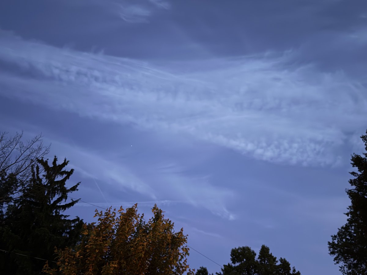dragon381's tweet photo. Gotta love, these natural cloud formations, especially with all the waves in them you gotta go out after about 4 o’clock in the afternoon to see them most days, but sometimes they’re there from a.m. to p.m. https://t.co/kVMnPcDGk4