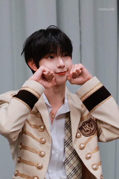 흄이 tweet media