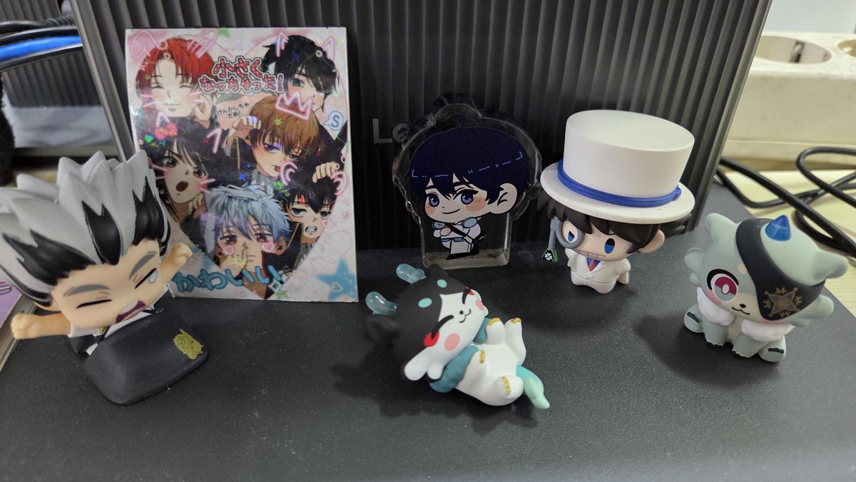 damagochin's tweet photo. Yey nambah lagi temennya🤗

I'm still contemplating whether to put my latest Popmart Bokuto at the office or at home🫠 https://t.co/5e2u9ViKIu