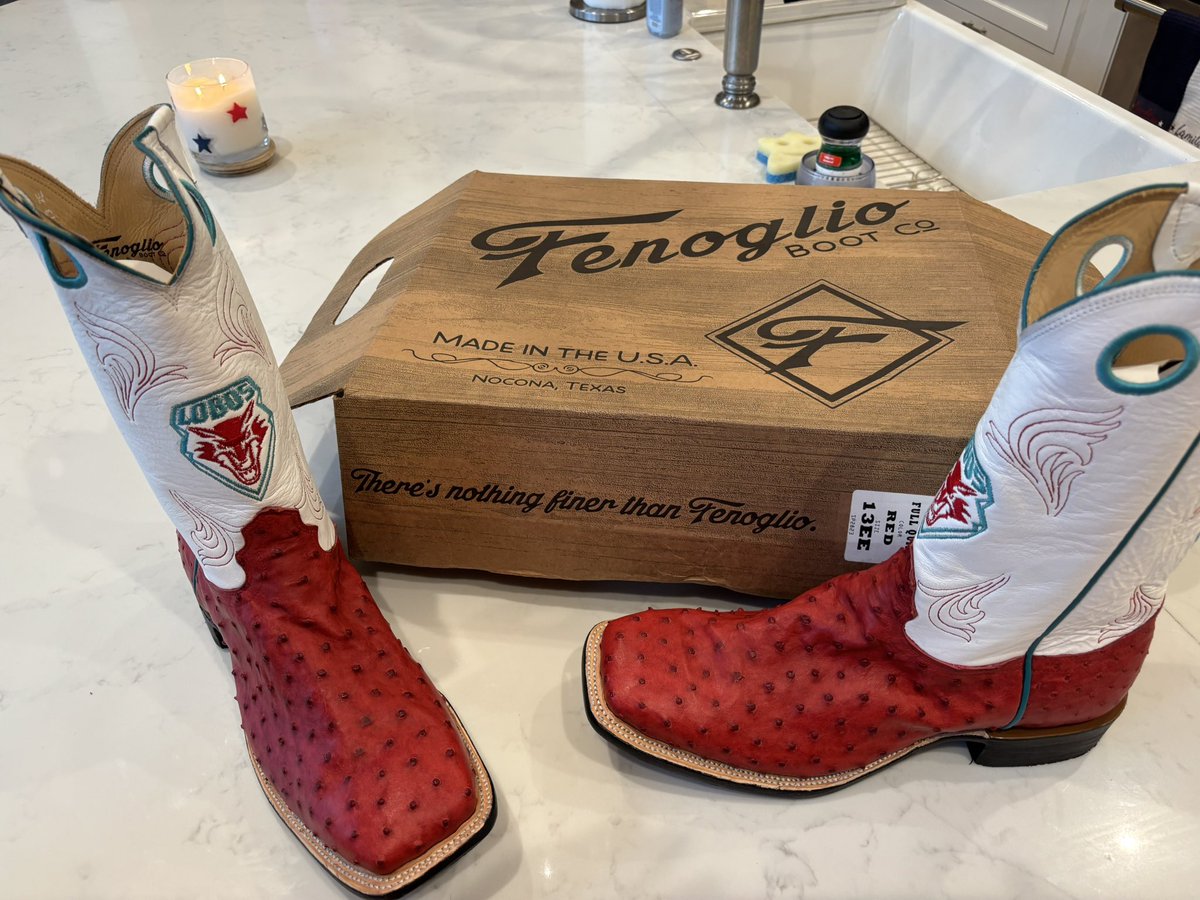 Coach_Eck's tweet photo. Thank you to Lobo Club member Reuben for the sweet custom Lobo boots!
#BosUp https://t.co/jf49dpB488