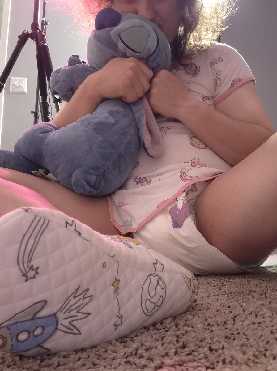 crinklylilcucky's tweet photo. Photos taken moments before my head was put in the pail >//< https://t.co/Pzg8hS3fV1