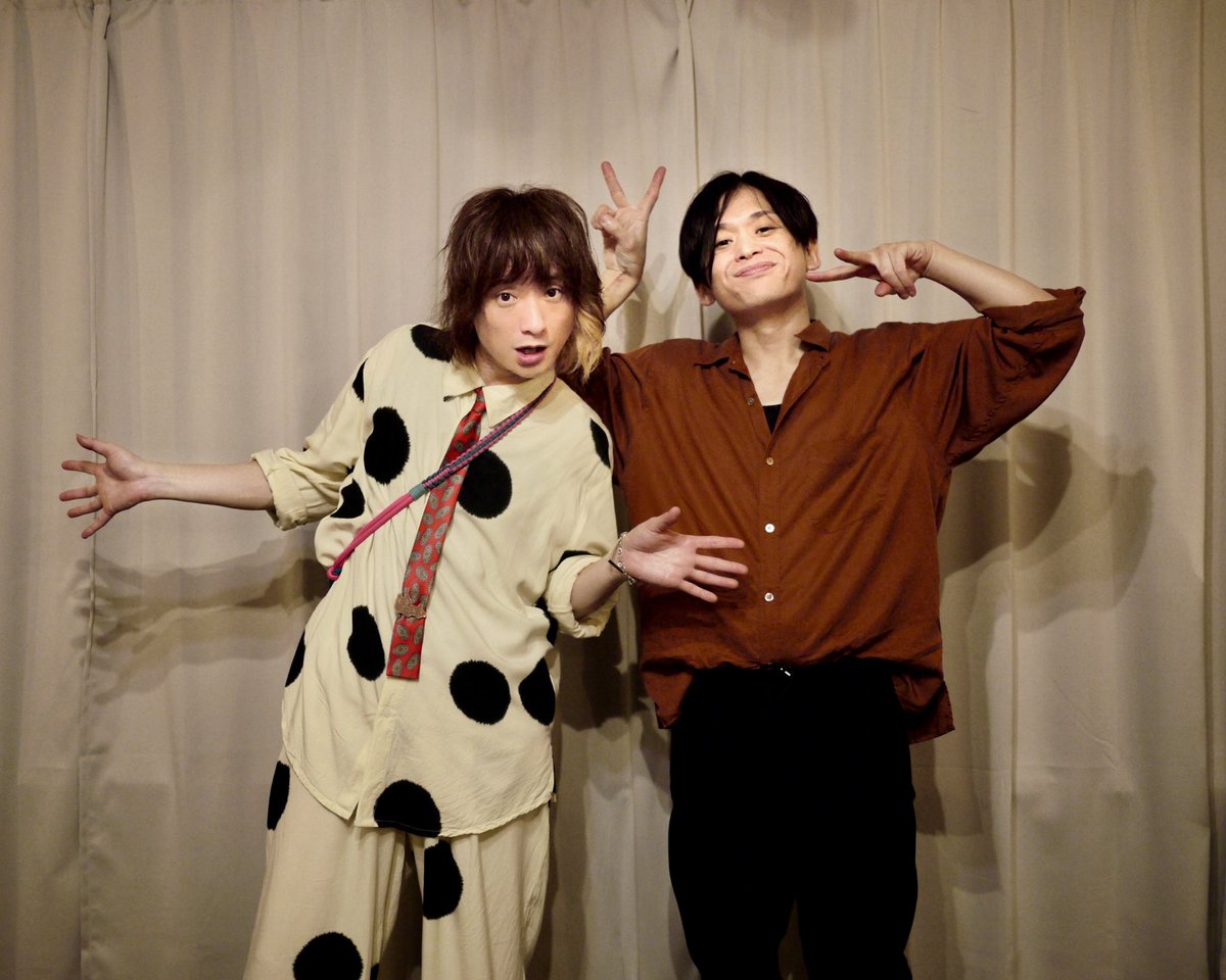 ArukaraOfficial's tweet photo. 髙木誠司のレコ発
ご来場ありがとう

6月1日の高野山参拝お歌
2日は誠司の新曲お祝い

神仏の荘厳さに畏敬し身を正すにとどめず、人々の営みに応用して笑顔や歌に変換、そして感謝申し上げる

2日間の学びで波動上がりまくりの稲村さんの次は仙台、佐渡島。

#稲村太佑
#アルカラ
#髙木誠司 https://t.co/Cp3o9Zvr0r