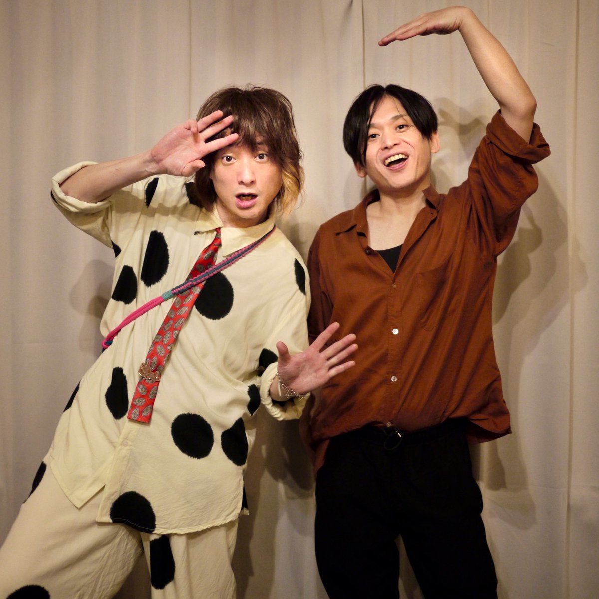 ArukaraOfficial's tweet photo. 髙木誠司のレコ発
ご来場ありがとう

6月1日の高野山参拝お歌
2日は誠司の新曲お祝い

神仏の荘厳さに畏敬し身を正すにとどめず、人々の営みに応用して笑顔や歌に変換、そして感謝申し上げる

2日間の学びで波動上がりまくりの稲村さんの次は仙台、佐渡島。

#稲村太佑
#アルカラ
#髙木誠司 https://t.co/Cp3o9Zvr0r