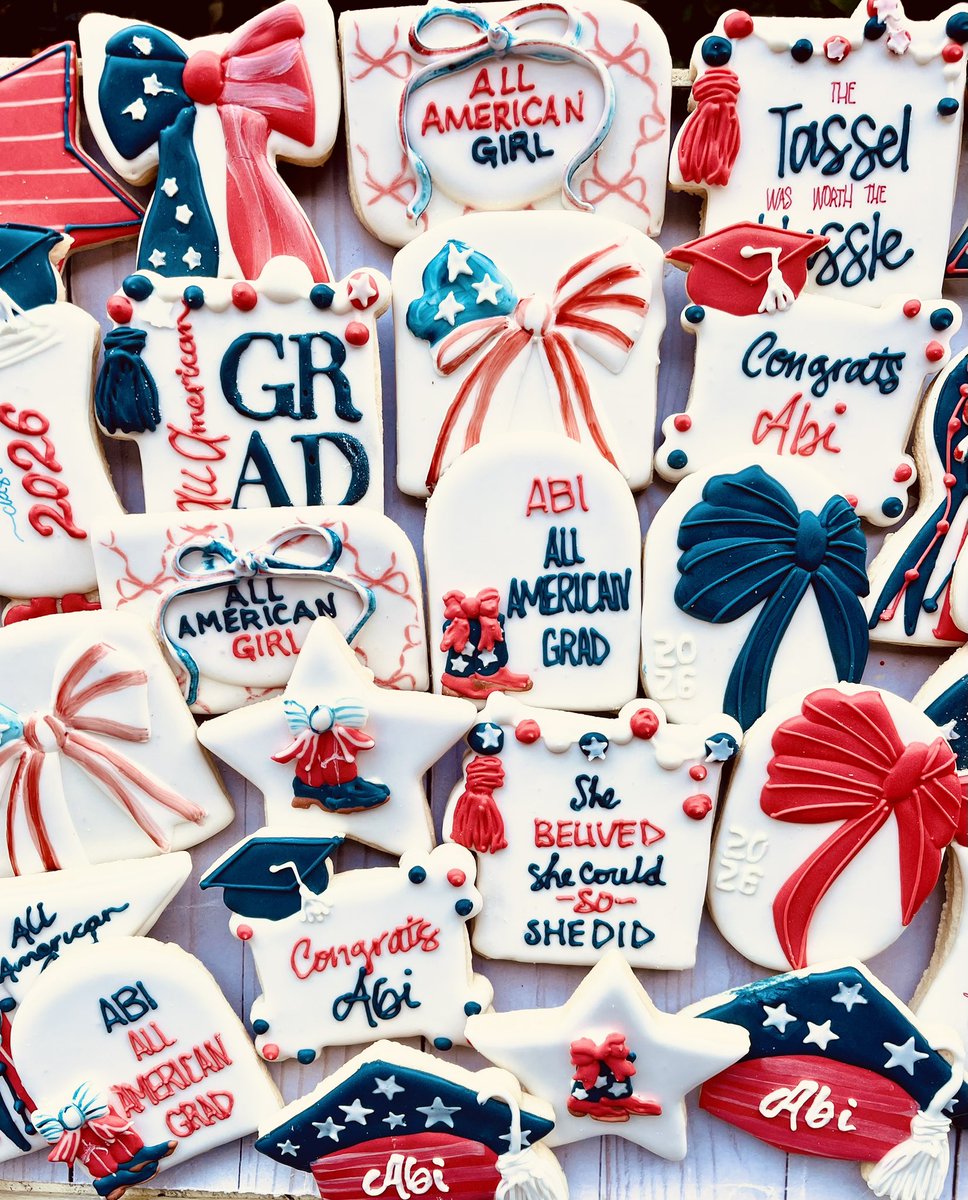 CookieArtist37's tweet photo. All American Grad! https://t.co/qAoBlHsy4h