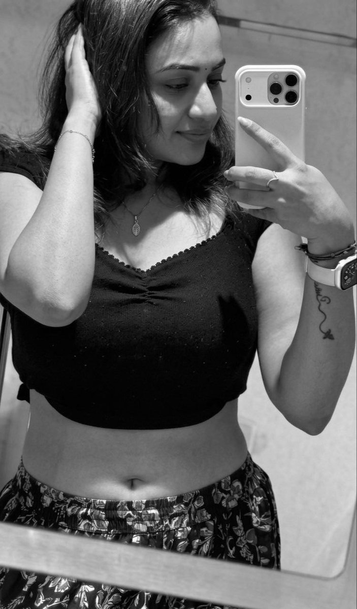 GilmaStuff9's tweet photo. 🥵🤤Janani Ashokumar Subscription 🌚🥵

Her shapeuuuuu and thopul Ufff 🥵 enama irukale ❤️🙈🔥

#janani #jananiashokumar https://t.co/iZNshw1xf5
