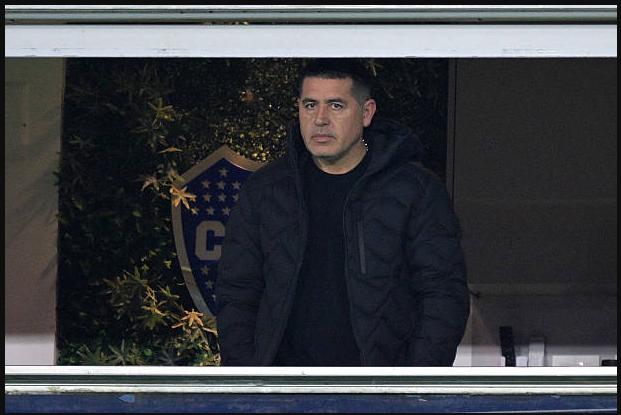 trinisalvaje's tweet photo. Con tus errores propios, malas desiciones, malos jugadores, desfile de técnicos, eliminaciones, con los medios en contra, los arbitros y los antis, el presidente... Con bronca, caliente, pero por sobre todo con amor, yo te voy a bancar toda la vida Román. https://t.co/loHIj0av3I